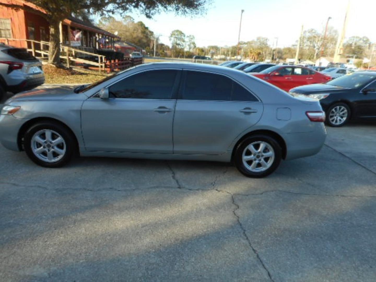 2007 SILVER TOYOTA CAMRY CE; SE; LE; XL (4T1BE46K07U) , located at 1200 Cassat Avenue, Jacksonville, FL, 32205, (904) 695-1885, 30.302404, -81.731033 - Photo#1